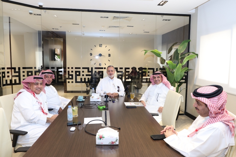 الرئيس التنفيذي لشركة المصافي العربية السعودية يزور جمعية البر بجدة